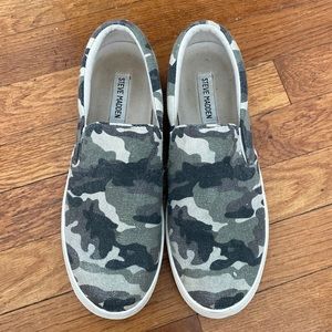 Steve Madden camo slip on Women’s shoes, size 9.5, great condition